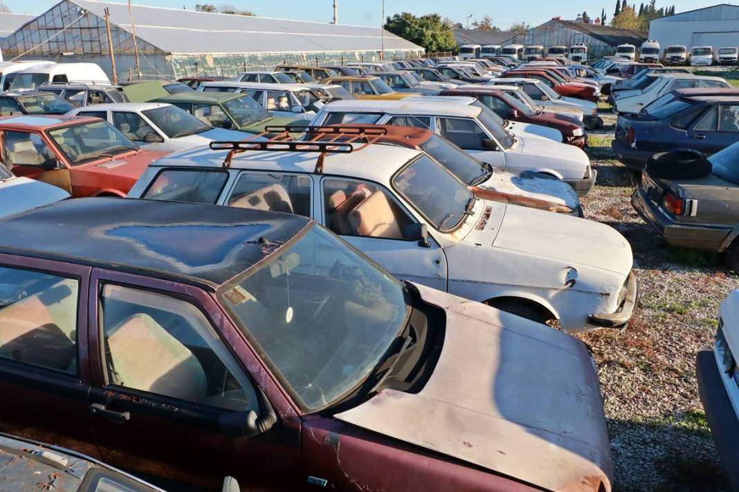 Milli servet, hurdaya çıktı! Milyonluk araçlar çürümeye terk edildi, 15 yıldır bekliyorlar 17